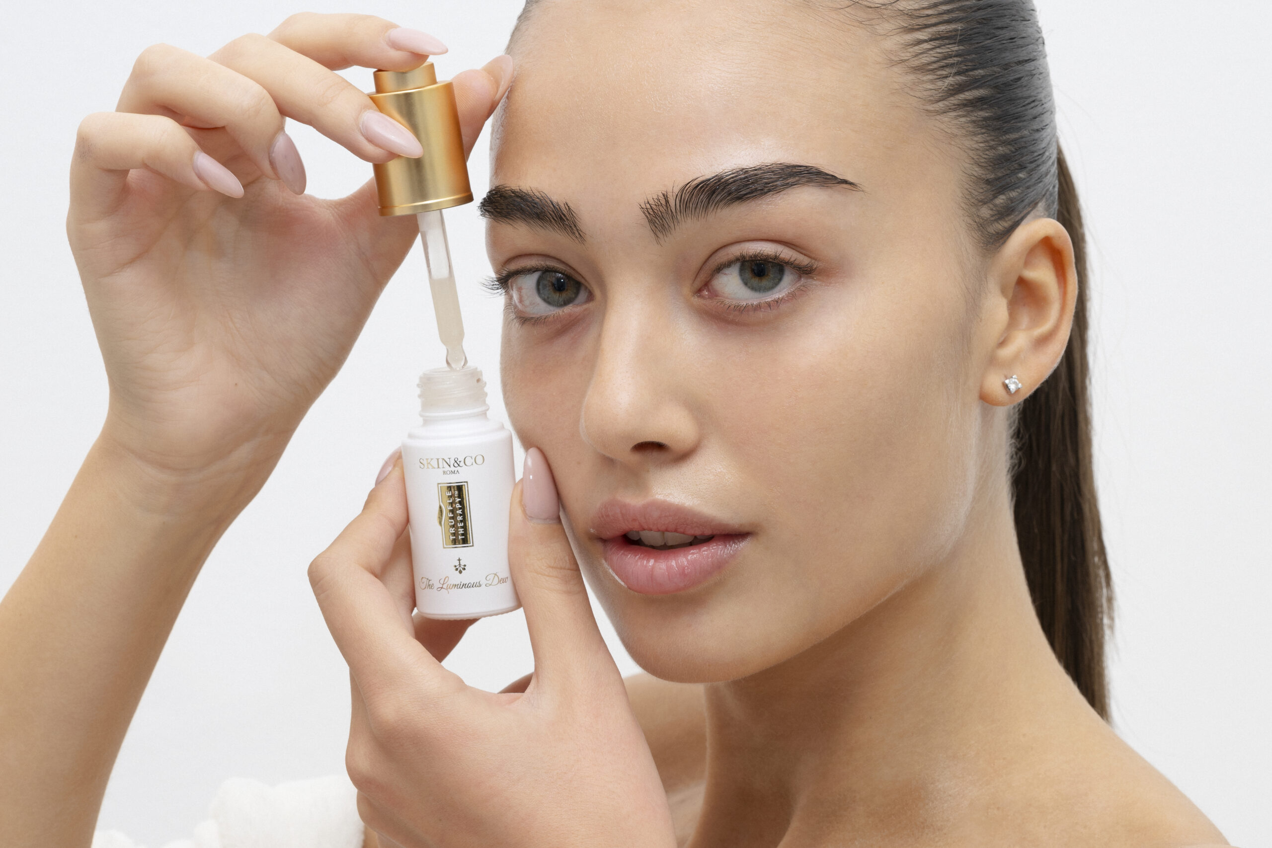 Truffle Therapy Luminous Dew Eye Serum – Ragyogásfokozó Szemszérum termékkép – DSC 3619 scaled