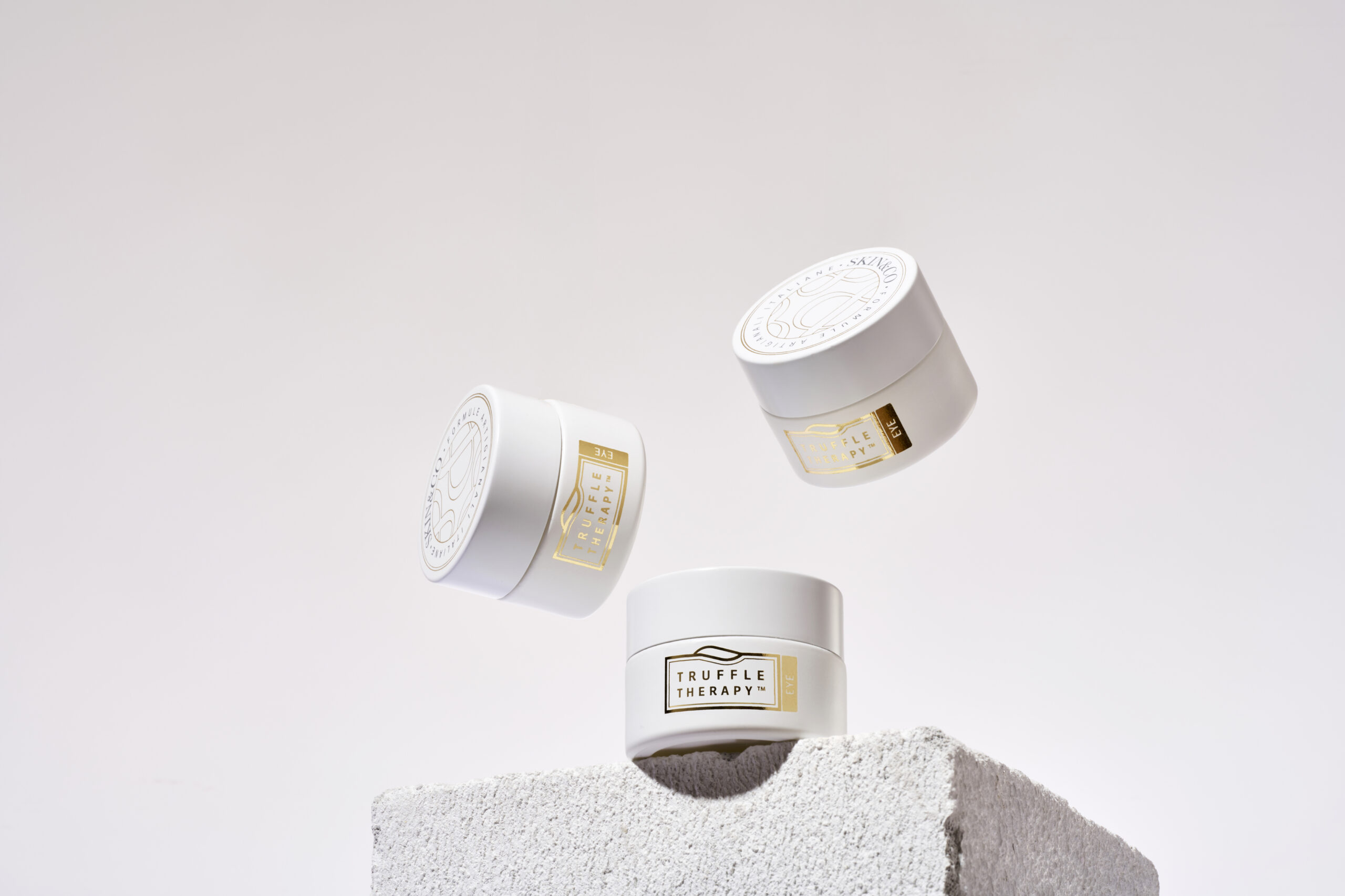 Truffle Therapy Feszesítő Szemkörnyékápoló termékkép – SKINCO23766 3 scaled