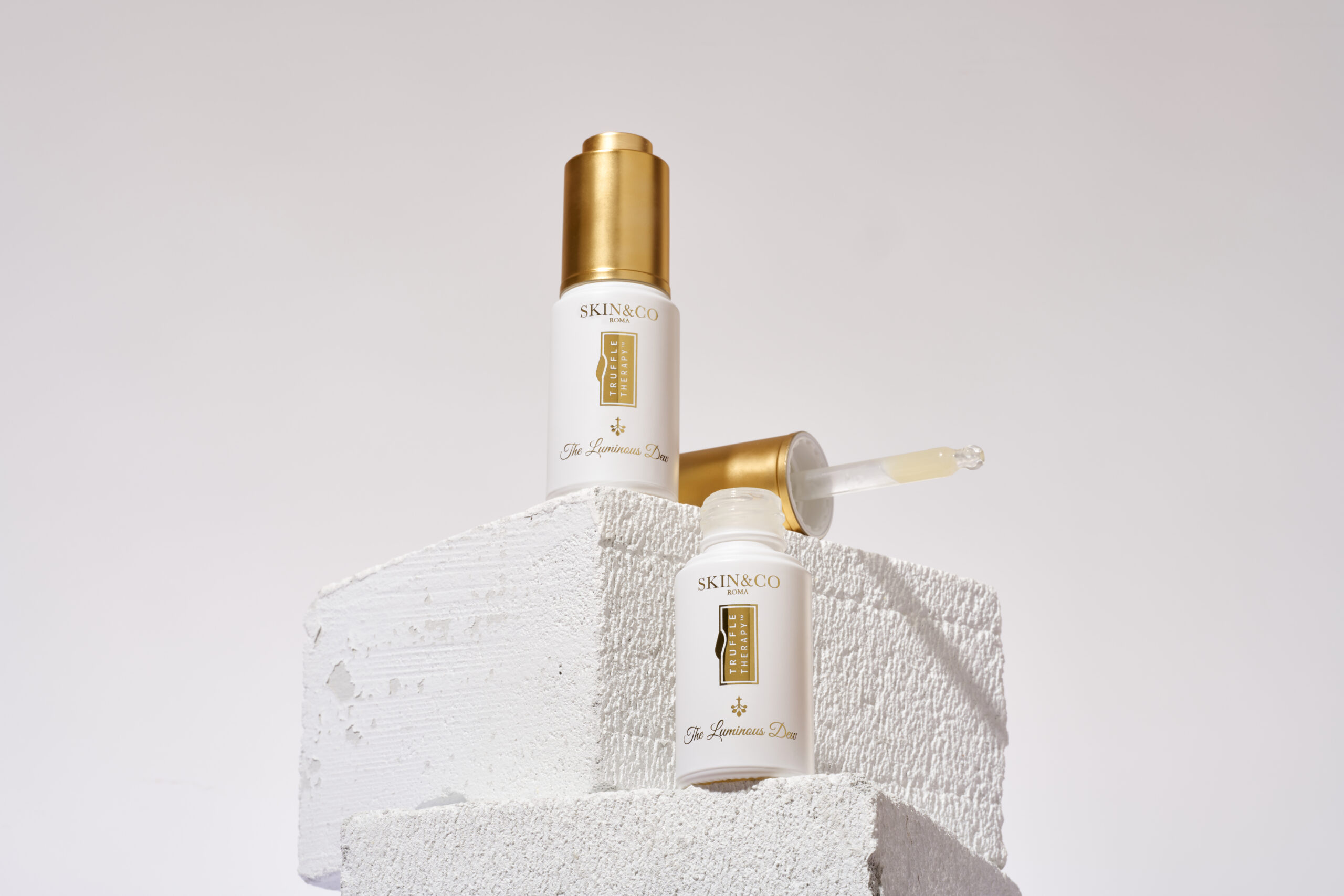 Truffle Therapy Luminous Dew Eye Serum – Ragyogásfokozó Szemszérum termékkép – SKINCO23792 scaled